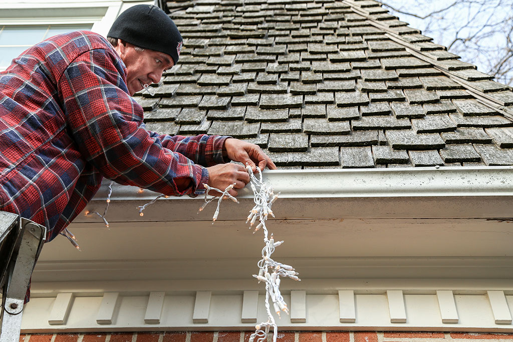3 Tips for Hanging Holiday Outdoor Lighting Destin Roofing